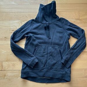 Lululemon grey sweatshirt 2